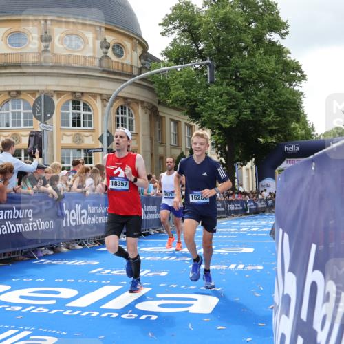 29.06.2025 - hella hamburg halbmarathon Strokosch-Dieckow http://msf.ph/oto/8245647 29.06.2025 10:38:30 Ziel 1710, 2745, 3014, 3790, 8571, 11379, 14905, 14992, 16075, 16280, 17154, 18357, 18761 meine-sportfotos.de
