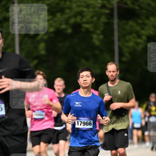 29.06.2025 - hella hamburg halbmarathon Dr. Thomas Lammeyer http://msf.ph/oto/8245652 29.06.2025 10:34:41 Kennedybrücke 2097, 2302, 2505, 2569, 6556, 6620, 6626, 7071, 7517, 8792, 9095, 9576, 9830, 10322, 10989, 10996 meine-sportfotos.de