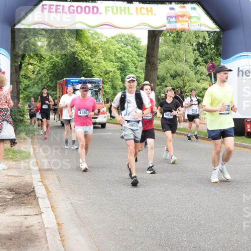 29.06.2025 - hella hamburg halbmarathon MichiJ http://msf.ph/oto/8245654 29.06.2025 10:51:00 Zwischen KM18-KM19 1212, 1733, 1851, 2463, 4985, 5653, 7333, 9681, 10824, 11556, 11657, 12781, 12843, 13932, 16395, 16753, 17112, 19241 meine-sportfotos.de