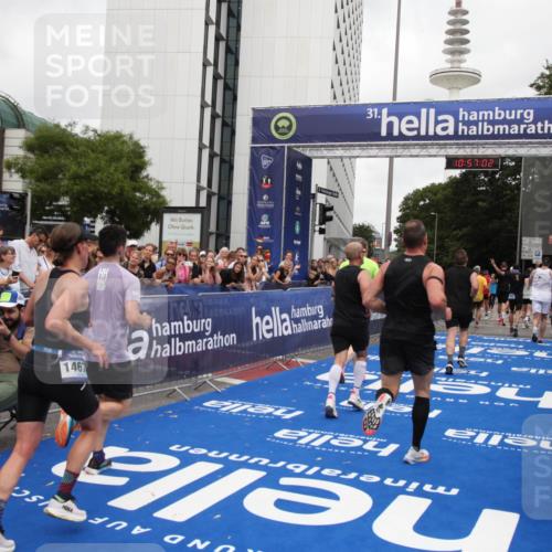 29.06.2025 - hella hamburg halbmarathon Michael Strokosch http://msf.ph/oto/8245698 29.06.2025 10:57:01 Ziel 1955, 2282, 2741, 2759, 4299, 5033, 5418, 6835, 7716, 8669, 11043, 11212, 11638, 14678, 15097, 16470, 16620, 19091 meine-sportfotos.de