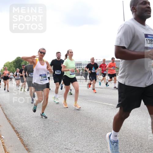 29.06.2025 - hella hamburg halbmarathon Lena Gebhardt http://msf.ph/oto/8245704 29.06.2025 10:33:59 Lombardsbrücke 1189, 1275, 1417, 1705, 1787, 1896, 2265, 2342, 2482, 2496, 2526, 2776, 2933, 3145, 3170, 3264, 3340, 3345, 3560, 3829, 3848, 4361, 4433, 4449, 4479, 4696, 4807, 4942, 5075, 5096, 5141, 5557, 5561, 5566, 5569, 5584, 5691, 5821, 5822, 5887, 6109, 6364, 6515, 6516, 6854, 6956, 6999, 7027, 7324, 7329, 7565, 7653, 8021, 8157, 8202, 8277, 8282, 8349, 8375, 8377, 8383, 8401, 9094, 9234, 9438, 9799, 9875, 9995, 10007, 10071, 10360, 10561, 11811 meine-sportfotos.de