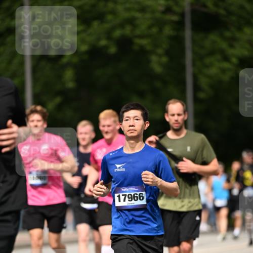 29.06.2025 - hella hamburg halbmarathon Dr. Thomas Lammeyer http://msf.ph/oto/8245709 29.06.2025 10:34:41 Kennedybrücke 2097, 2302, 2505, 2569, 6556, 6620, 6626, 7071, 7517, 8792, 9095, 9576, 9830, 10322, 10989, 10996 meine-sportfotos.de