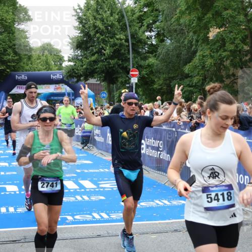 29.06.2025 - hella hamburg halbmarathon Zöllner http://msf.ph/oto/8245712 29.06.2025 10:57:01 Ziel 1485, 1955, 2282, 2759, 4299, 5033, 6835, 8669, 11043, 11212, 11638, 14678, 15097, 16470, 16620, 18719, 19091 meine-sportfotos.de