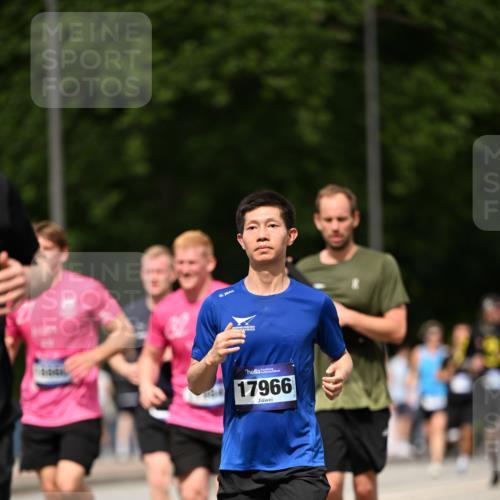 29.06.2025 - hella hamburg halbmarathon Dr. Thomas Lammeyer http://msf.ph/oto/8245729 29.06.2025 10:34:41 Kennedybrücke 2097, 2302, 2505, 2569, 6556, 6620, 6626, 7071, 7517, 8792, 9095, 9576, 9830, 10322, 10989, 10996 meine-sportfotos.de