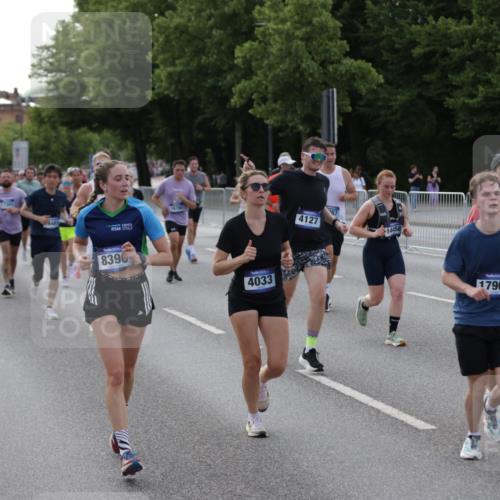 29.06.2025 - hella hamburg halbmarathon Jannik Wohlers http://msf.ph/oto/8245733 29.06.2025 09:55:24 Lombardsbrücke 1143, 1216, 1267, 1461, 1630, 2284, 2706, 2708, 2718, 2884, 3213, 3399, 3543, 3654, 3692, 3945, 4033, 4088, 4127, 4324, 4345, 4346, 4601, 4847, 4890, 5421, 6009, 6421, 6481, 6691, 6994, 7056, 7100, 7224, 7269, 7367, 7657, 8216, 8234, 8273, 8302, 8390, 8577, 8977, 9491, 9551, 9934, 10115, 10408, 10603, 10811, 10895, 11356, 11733, 11819, 11977, 12277, 12379, 12519, 13032, 13073, 13301, 13799, 13807, 13894, 13996, 14239, 17842 meine-sportfotos.de