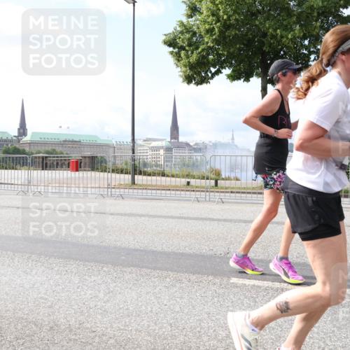 29.06.2025 - hella hamburg halbmarathon Lena Gebhardt http://msf.ph/oto/8245735 29.06.2025 10:09:58 Lombardsbrücke 1052, 1456, 1483, 1513, 1548, 1823, 3921, 4592, 5511, 7042, 7058, 7081, 7333, 7636, 8090, 8219, 8685, 8890, 9150, 9297, 9306, 9366, 9434, 9674, 9781, 10036, 10943, 11027, 12255, 12509, 12567, 13739, 16191, 16445, 16455, 16872, 16918, 17148, 17630, 17899, 18076, 18196, 18440, 18707, 19242 meine-sportfotos.de