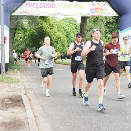 29.06.2025 - hella hamburg halbmarathon MichiJ http://msf.ph/oto/8245759 29.06.2025 10:28:17 Zwischen KM18-KM19 2546, 10900, 11305, 12335, 12772, 12865, 13479, 15435, 17425, 17668, 18154, 18803 meine-sportfotos.de