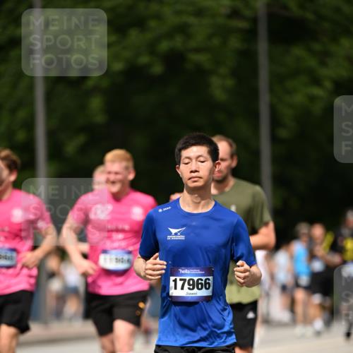 29.06.2025 - hella hamburg halbmarathon Dr. Thomas Lammeyer http://msf.ph/oto/8245779 29.06.2025 10:34:42 Kennedybrücke 1773, 2097, 2302, 2505, 2569, 6556, 6620, 6626, 7071, 7351, 7517, 8792, 9095, 9576, 9830, 9937, 10322, 10989, 10996 meine-sportfotos.de