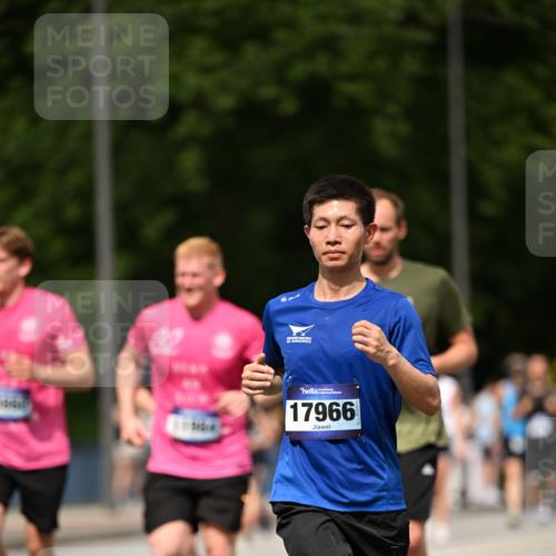 29.06.2025 - hella hamburg halbmarathon Dr. Thomas Lammeyer http://msf.ph/oto/8245795 29.06.2025 10:34:42 Kennedybrücke 1773, 2097, 2302, 2505, 2569, 6556, 6620, 6626, 7071, 7351, 7517, 8792, 9095, 9576, 9830, 9937, 10322, 10989, 10996 meine-sportfotos.de
