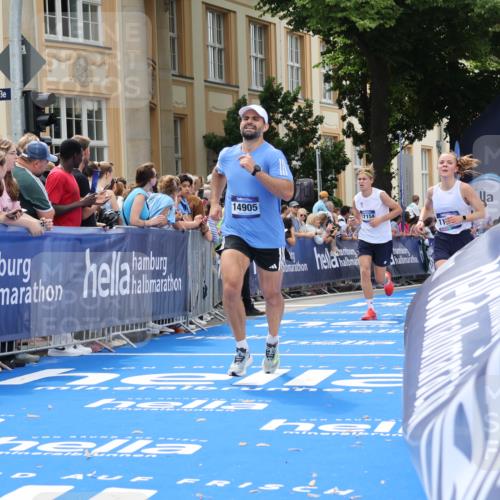 29.06.2025 - hella hamburg halbmarathon Strokosch-Dieckow http://msf.ph/oto/8245824 29.06.2025 10:38:35 Ziel 4148, 5248, 8450, 8571, 9403, 11281, 11379, 12772, 14905, 17154, 18188, 18357, 19004 meine-sportfotos.de