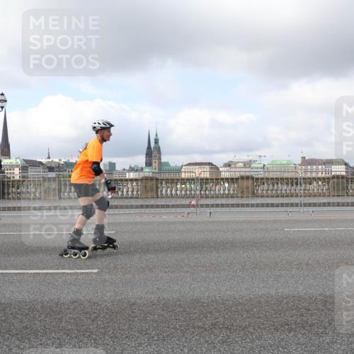 29.06.2025 - hella hamburg halbmarathon Lena Gebhardt http://msf.ph/oto/8245827 29.06.2025 09:02:38 Lombardsbrücke  meine-sportfotos.de