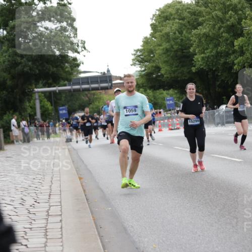 29.06.2025 - hella hamburg halbmarathon Jannik Wohlers http://msf.ph/oto/8245829 29.06.2025 10:30:22 Lombardsbrücke 1059, 1472, 2268, 2505, 2569, 2754, 2755, 3131, 3281, 4198, 6344, 6556, 7071, 7120, 9830, 11981, 11984, 14216, 14803, 15299, 16791, 18362, 18795, 18860 meine-sportfotos.de