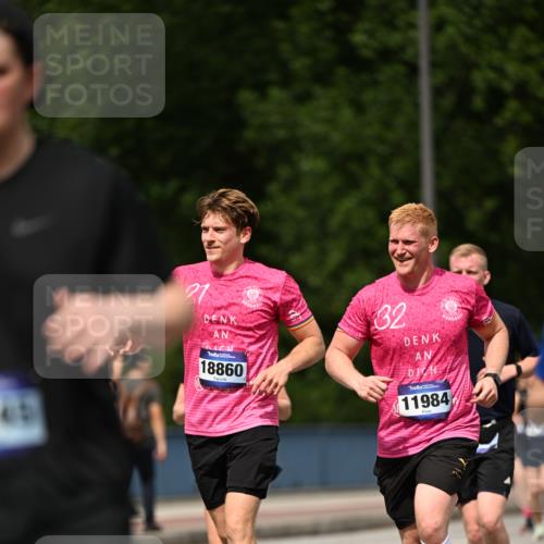 29.06.2025 - hella hamburg halbmarathon Dr. Thomas Lammeyer http://msf.ph/oto/8245830 29.06.2025 10:34:42 Kennedybrücke 1773, 2097, 2302, 2505, 2569, 6556, 6620, 6626, 7071, 7351, 7517, 8792, 9095, 9576, 9830, 9937, 10322, 10989, 10996 meine-sportfotos.de