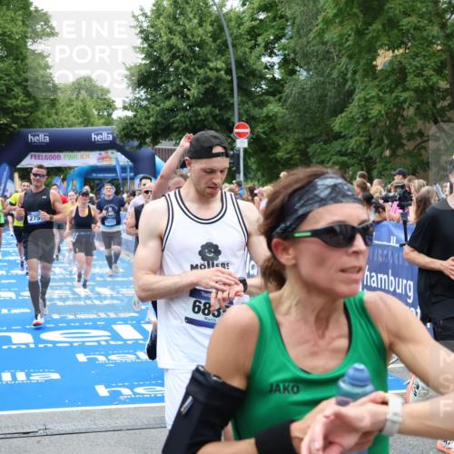 29.06.2025 - hella hamburg halbmarathon Zöllner http://msf.ph/oto/8245844 29.06.2025 10:57:02 Ziel 1485, 2282, 2759, 4299, 5033, 8669, 11043, 11143, 11212, 11638, 14678, 15097, 16470, 16620, 18719, 19091 meine-sportfotos.de