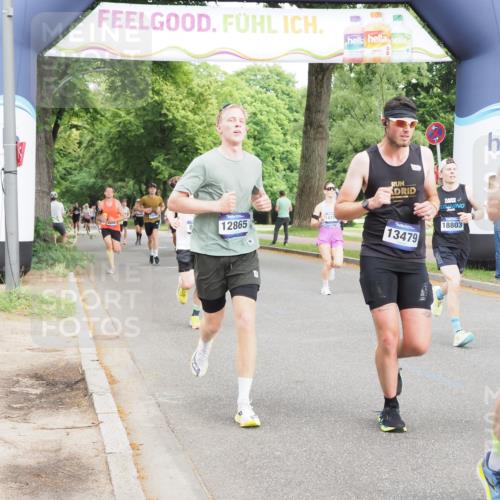 29.06.2025 - hella hamburg halbmarathon MichiJ http://msf.ph/oto/8245854 29.06.2025 10:28:17 Zwischen KM18-KM19 2546, 10900, 11305, 12335, 12772, 12865, 13479, 15435, 17425, 17668, 18154, 18803 meine-sportfotos.de