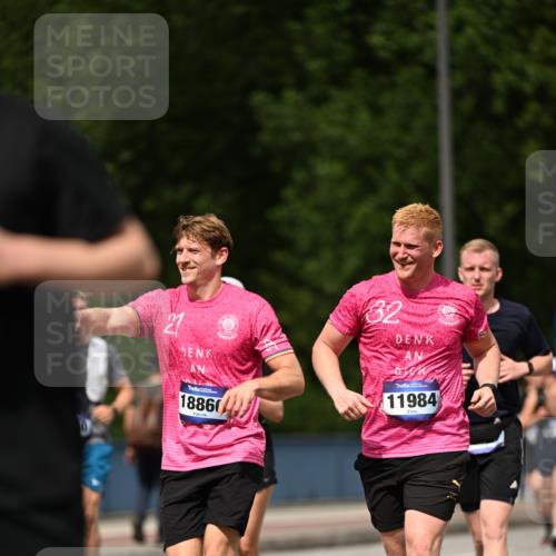 29.06.2025 - hella hamburg halbmarathon Dr. Thomas Lammeyer http://msf.ph/oto/8245870 29.06.2025 10:34:42 Kennedybrücke 1773, 2097, 2302, 2505, 2569, 6556, 6620, 6626, 7071, 7351, 7517, 8792, 9095, 9576, 9830, 9937, 10322, 10989, 10996 meine-sportfotos.de