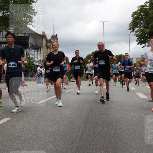 29.06.2025 - hella hamburg halbmarathon Yannick Fuchs http://msf.ph/oto/8245911 29.06.2025 10:47:42 20KM 1030, 1151, 1267, 1502, 1727, 1870, 2058, 2070, 2354, 2518, 2630, 3096, 3208, 3209, 3819, 4770, 5020, 5638, 5866, 6294, 6481, 6511, 6512, 6629, 6762, 6877, 6942, 7274, 7395, 7918, 8335, 8447, 9142, 9791, 9922, 10549, 10891, 11068, 11844, 12321, 12379, 12607, 12632, 12909, 13032, 13033, 13289, 13397, 13865, 13912, 13997, 14702, 15061, 15146, 15441, 15497, 15502, 15838, 15856, 15946, 16477, 17348, 17482, 18134, 18143, 18418, 18487, 18514, 18612 meine-sportfotos.de