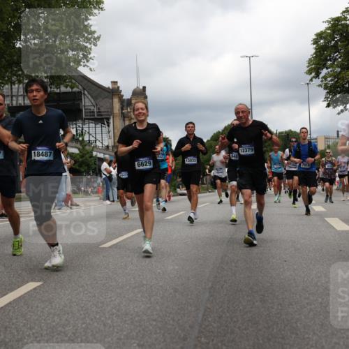 29.06.2025 - hella hamburg halbmarathon Yannick Fuchs http://msf.ph/oto/8245933 29.06.2025 10:47:42 20KM 1030, 1151, 1267, 1502, 1727, 1870, 2058, 2070, 2354, 2518, 2630, 3096, 3208, 3209, 3819, 4770, 5020, 5638, 5866, 6294, 6481, 6511, 6512, 6629, 6762, 6877, 6942, 7274, 7395, 7918, 8335, 8447, 9142, 9791, 9922, 10549, 10891, 11068, 11844, 12321, 12379, 12607, 12632, 12909, 13032, 13033, 13289, 13397, 13865, 13912, 13997, 14702, 15061, 15146, 15441, 15497, 15502, 15838, 15856, 15946, 16477, 17348, 17482, 18134, 18143, 18418, 18487, 18514, 18612 meine-sportfotos.de