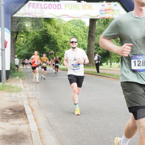29.06.2025 - hella hamburg halbmarathon MichiJ http://msf.ph/oto/8245939 29.06.2025 10:28:19 Zwischen KM18-KM19 2044, 2546, 7109, 8925, 12335, 12772, 12865, 13479, 15435, 17425, 17668, 18154, 18803 meine-sportfotos.de