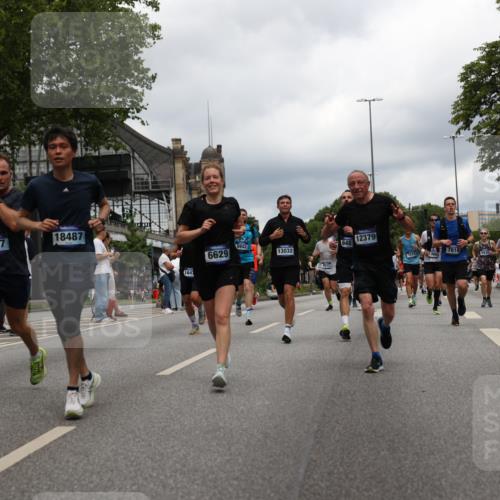 29.06.2025 - hella hamburg halbmarathon Yannick Fuchs http://msf.ph/oto/8245956 29.06.2025 10:47:42 20KM 1030, 1151, 1267, 1502, 1727, 1870, 2058, 2070, 2354, 2518, 2630, 3096, 3208, 3209, 3819, 4770, 5020, 5638, 5866, 6294, 6481, 6511, 6512, 6629, 6762, 6877, 6942, 7274, 7395, 7918, 8335, 8447, 9142, 9791, 9922, 10549, 10891, 11068, 11844, 12321, 12379, 12607, 12632, 12909, 13032, 13033, 13289, 13397, 13865, 13912, 13997, 14702, 15061, 15146, 15441, 15497, 15502, 15838, 15856, 15946, 16477, 17348, 17482, 18134, 18143, 18418, 18487, 18514, 18612 meine-sportfotos.de