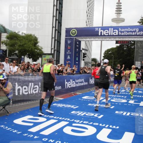 29.06.2025 - hella hamburg halbmarathon Michael Strokosch http://msf.ph/oto/8245963 29.06.2025 10:57:05 Ziel 1485, 2282, 2759, 4299, 5033, 8669, 11043, 11143, 11212, 11638, 13691, 14408, 14678, 15097, 16470, 16909, 18719, 19091 meine-sportfotos.de