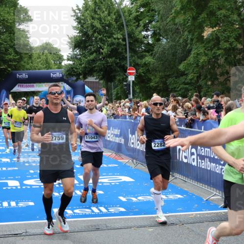 29.06.2025 - hella hamburg halbmarathon Zöllner http://msf.ph/oto/8245978 29.06.2025 10:57:04 Ziel 1485, 2282, 2759, 4299, 5033, 8669, 11043, 11143, 11212, 11638, 13691, 14408, 14678, 15097, 16470, 16909, 18719, 19091 meine-sportfotos.de