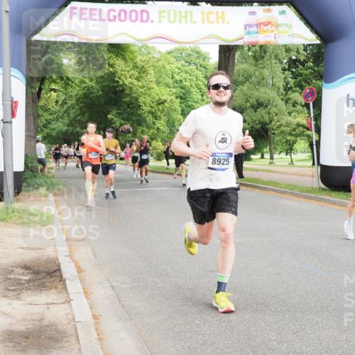 29.06.2025 - hella hamburg halbmarathon MichiJ http://msf.ph/oto/8245996 29.06.2025 10:28:19 Zwischen KM18-KM19 2044, 2546, 7109, 8925, 12335, 12772, 12865, 13479, 15435, 17425, 17668, 18154, 18803 meine-sportfotos.de