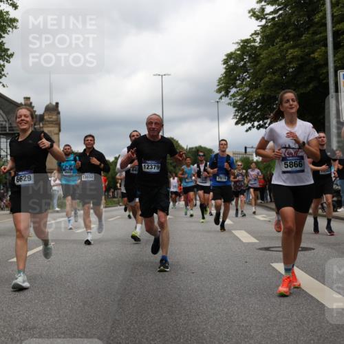 29.06.2025 - hella hamburg halbmarathon Yannick Fuchs http://msf.ph/oto/8245999 29.06.2025 10:47:42 20KM 1030, 1151, 1267, 1502, 1727, 1870, 2058, 2070, 2354, 2518, 2630, 3096, 3208, 3209, 3819, 4770, 5020, 5638, 5866, 6294, 6481, 6511, 6512, 6629, 6762, 6877, 6942, 7274, 7395, 7918, 8335, 8447, 9142, 9791, 9922, 10549, 10891, 11068, 11844, 12321, 12379, 12607, 12632, 12909, 13032, 13033, 13289, 13397, 13865, 13912, 13997, 14702, 15061, 15146, 15441, 15497, 15502, 15838, 15856, 15946, 16477, 17348, 17482, 18134, 18143, 18418, 18487, 18514, 18612 meine-sportfotos.de