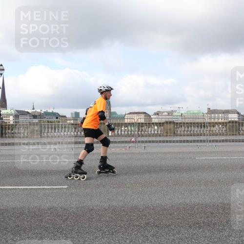 29.06.2025 - hella hamburg halbmarathon Lena Gebhardt http://msf.ph/oto/8246000 29.06.2025 09:02:38 Lombardsbrücke  meine-sportfotos.de