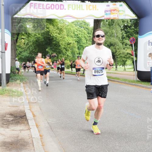 29.06.2025 - hella hamburg halbmarathon MichiJ http://msf.ph/oto/8246011 29.06.2025 10:28:19 Zwischen KM18-KM19 2044, 2546, 7109, 8925, 12335, 12772, 12865, 13479, 15435, 17425, 17668, 18154, 18803 meine-sportfotos.de