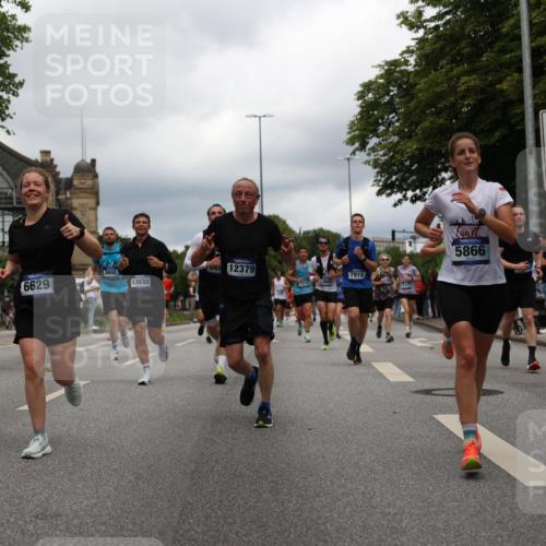 29.06.2025 - hella hamburg halbmarathon Yannick Fuchs http://msf.ph/oto/8246021 29.06.2025 10:47:42 20KM 1030, 1151, 1267, 1502, 1727, 1870, 2058, 2070, 2354, 2518, 2630, 3096, 3208, 3209, 3819, 4770, 5020, 5638, 5866, 6294, 6481, 6511, 6512, 6629, 6762, 6877, 6942, 7274, 7395, 7918, 8335, 8447, 9142, 9791, 9922, 10549, 10891, 11068, 11844, 12321, 12379, 12607, 12632, 12909, 13032, 13033, 13289, 13397, 13865, 13912, 13997, 14702, 15061, 15146, 15441, 15497, 15502, 15838, 15856, 15946, 16477, 17348, 17482, 18134, 18143, 18418, 18487, 18514, 18612 meine-sportfotos.de