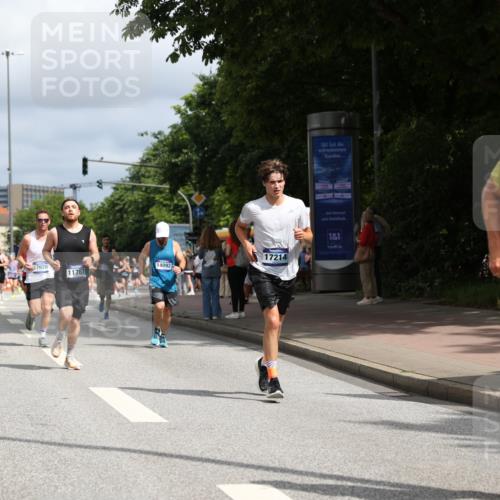 29.06.2025 - hella hamburg halbmarathon Yannick Fuchs http://msf.ph/oto/8246044 29.06.2025 10:35:12 20KM 1677, 1882, 1912, 2324, 2568, 2714, 2949, 3332, 4843, 4889, 5007, 5014, 5026, 5050, 5410, 5745, 5916, 6080, 6429, 7080, 7284, 8074, 8370, 8465, 8629, 8966, 9979, 10369, 10934, 10968, 10978, 11767, 11959, 12365, 12540, 12704, 13029, 13158, 13667, 14092, 14820, 15164, 15493, 15542, 15689, 16201, 16249, 16347, 16599, 17214, 17620, 17724, 17971, 18173, 18192, 18399, 18614 meine-sportfotos.de