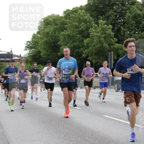 29.06.2025 - hella hamburg halbmarathon Jannik Wohlers http://msf.ph/oto/8246066 29.06.2025 10:30:32 Lombardsbrücke 1059, 1472, 2097, 2268, 2505, 3131, 3281, 4198, 6556, 6620, 6787, 7351, 8757, 9576, 9830, 10989, 11981, 12384, 14095, 14803, 15299, 15466, 15589, 17742, 17966, 19052 meine-sportfotos.de