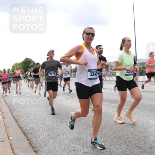 29.06.2025 - hella hamburg halbmarathon Lena Gebhardt http://msf.ph/oto/8246088 29.06.2025 10:34:00 Lombardsbrücke 1189, 1275, 1417, 1705, 1787, 1896, 2265, 2342, 2464, 2482, 2496, 2526, 2776, 2933, 3145, 3170, 3264, 3340, 3345, 3560, 3829, 3848, 4361, 4433, 4449, 4479, 4696, 4807, 4942, 5075, 5096, 5141, 5557, 5561, 5566, 5569, 5584, 5691, 5821, 5822, 5887, 6109, 6364, 6515, 6516, 6854, 6956, 6999, 7027, 7324, 7329, 7565, 7653, 8021, 8157, 8202, 8277, 8282, 8349, 8375, 8377, 8383, 8401, 9094, 9234, 9438, 9799, 9875, 9995, 10007, 10071, 10360, 10561, 11811 meine-sportfotos.de