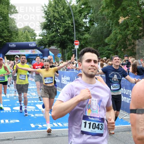 29.06.2025 - hella hamburg halbmarathon Zöllner http://msf.ph/oto/8246094 29.06.2025 10:57:06 Ziel 1485, 4261, 4299, 5033, 8669, 11143, 11212, 11638, 13691, 14408, 14588, 14678, 16470, 16909, 17617, 18208, 18719, 19091 meine-sportfotos.de