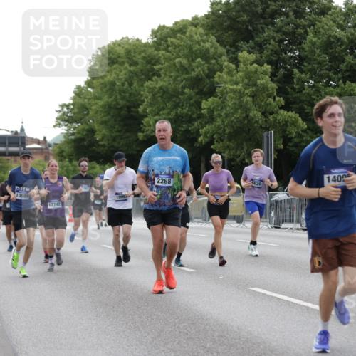 29.06.2025 - hella hamburg halbmarathon Jannik Wohlers http://msf.ph/oto/8246113 29.06.2025 10:30:32 Lombardsbrücke 1059, 1472, 2097, 2268, 2505, 3131, 3281, 4198, 6556, 6620, 6787, 7351, 8757, 9576, 9830, 10989, 11981, 12384, 14095, 14803, 15299, 15466, 15589, 17742, 17966, 19052 meine-sportfotos.de
