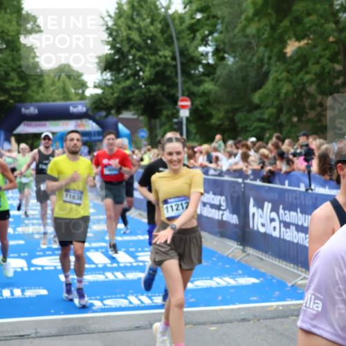 29.06.2025 - hella hamburg halbmarathon Zöllner http://msf.ph/oto/8246126 29.06.2025 10:57:07 Ziel 1485, 4261, 4299, 8669, 11143, 11212, 11638, 13691, 14408, 14588, 16470, 16909, 17617, 18208, 18719, 19091 meine-sportfotos.de