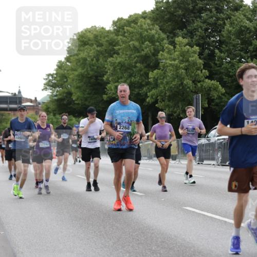 29.06.2025 - hella hamburg halbmarathon Jannik Wohlers http://msf.ph/oto/8246130 29.06.2025 10:30:32 Lombardsbrücke 1059, 1472, 2097, 2268, 2505, 3131, 3281, 4198, 6556, 6620, 6787, 7351, 8757, 9576, 9830, 10989, 11981, 12384, 14095, 14803, 15299, 15466, 15589, 17742, 17966, 19052 meine-sportfotos.de