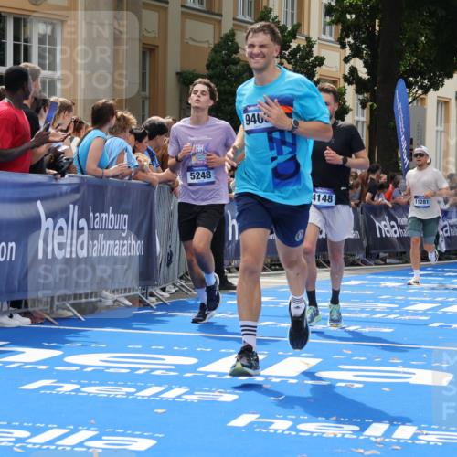 29.06.2025 - hella hamburg halbmarathon Strokosch-Dieckow http://msf.ph/oto/8246135 29.06.2025 10:38:40 Ziel 2296, 2719, 4148, 5248, 6684, 8450, 9264, 9403, 9540, 10218, 11055, 11281, 11282, 11379, 12772, 13800, 15372, 17154, 18188, 19004 meine-sportfotos.de