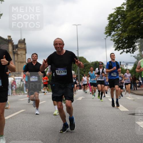 29.06.2025 - hella hamburg halbmarathon Yannick Fuchs http://msf.ph/oto/8246137 29.06.2025 10:47:43 20KM 1030, 1151, 1267, 1502, 1727, 1870, 2058, 2070, 2354, 2518, 2630, 3096, 3208, 3209, 3819, 5020, 5259, 5638, 5866, 6294, 6481, 6511, 6512, 6629, 6762, 6877, 6942, 7274, 7395, 7918, 8335, 8447, 9142, 9791, 9922, 10549, 10891, 11068, 11844, 12321, 12379, 12607, 12632, 12909, 13032, 13033, 13397, 13865, 13912, 13997, 14702, 15061, 15146, 15441, 15497, 15502, 15838, 15856, 15946, 16477, 16780, 17348, 17482, 18134, 18143, 18418, 18487, 18514, 18612 meine-sportfotos.de