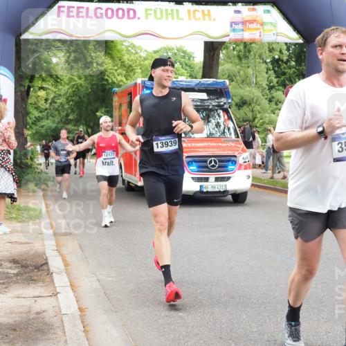 29.06.2025 - hella hamburg halbmarathon MichiJ http://msf.ph/oto/8246153 29.06.2025 10:51:04 Zwischen KM18-KM19 1733, 1851, 2463, 2698, 3572, 4120, 4985, 5653, 7333, 9681, 10824, 11657, 12781, 12843, 13939, 16395, 17112, 17730, 19241 meine-sportfotos.de