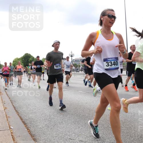 29.06.2025 - hella hamburg halbmarathon Lena Gebhardt http://msf.ph/oto/8246155 29.06.2025 10:34:00 Lombardsbrücke 1189, 1275, 1417, 1705, 1787, 1896, 2265, 2342, 2464, 2482, 2496, 2526, 2776, 2933, 3145, 3170, 3264, 3340, 3345, 3560, 3829, 3848, 4361, 4433, 4449, 4479, 4696, 4807, 4942, 5075, 5096, 5141, 5557, 5561, 5566, 5569, 5584, 5691, 5821, 5822, 5887, 6109, 6364, 6515, 6516, 6854, 6956, 6999, 7027, 7324, 7329, 7565, 7653, 8021, 8157, 8202, 8277, 8282, 8349, 8375, 8377, 8383, 8401, 9094, 9234, 9438, 9799, 9875, 9995, 10007, 10071, 10360, 10561, 11811 meine-sportfotos.de