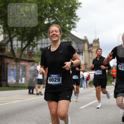 29.06.2025 - hella hamburg halbmarathon Yannick Fuchs http://msf.ph/oto/8246176 29.06.2025 10:47:43 20KM 1030, 1151, 1267, 1502, 1727, 1870, 2058, 2070, 2354, 2518, 2630, 3096, 3208, 3209, 3819, 5020, 5259, 5638, 5866, 6294, 6481, 6511, 6512, 6629, 6762, 6877, 6942, 7274, 7395, 7918, 8335, 8447, 9142, 9791, 9922, 10549, 10891, 11068, 11844, 12321, 12379, 12607, 12632, 12909, 13032, 13033, 13397, 13865, 13912, 13997, 14702, 15061, 15146, 15441, 15497, 15502, 15838, 15856, 15946, 16477, 16780, 17348, 17482, 18134, 18143, 18418, 18487, 18514, 18612 meine-sportfotos.de