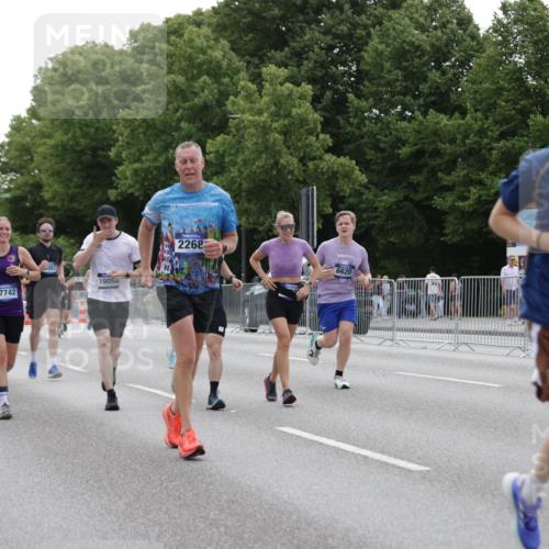 29.06.2025 - hella hamburg halbmarathon Jannik Wohlers http://msf.ph/oto/8246193 29.06.2025 10:30:32 Lombardsbrücke 1059, 1472, 2097, 2268, 2505, 3131, 3281, 4198, 6556, 6620, 6787, 7351, 8757, 9576, 9830, 10989, 11981, 12384, 14095, 14803, 15299, 15466, 15589, 17742, 17966, 19052 meine-sportfotos.de