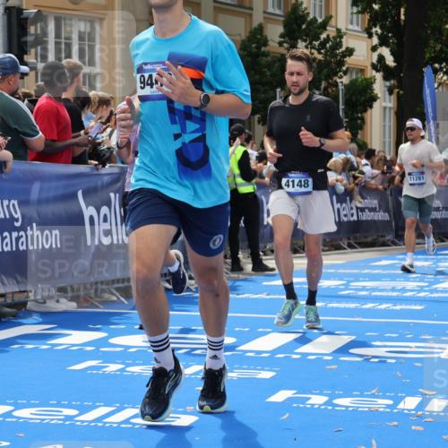 29.06.2025 - hella hamburg halbmarathon Strokosch-Dieckow http://msf.ph/oto/8246198 29.06.2025 10:38:41 Ziel 2296, 2719, 4148, 5248, 6684, 8450, 9264, 9403, 9540, 10218, 11055, 11281, 11282, 11379, 12772, 13755, 13800, 14093, 15372, 17154, 18188, 19004 meine-sportfotos.de