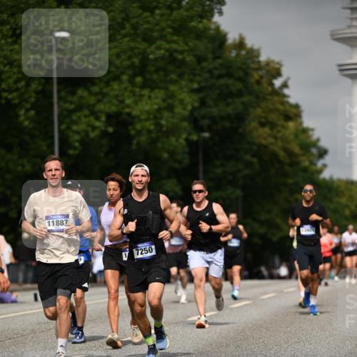 29.06.2025 - hella hamburg halbmarathon Dr. Thomas Lammeyer http://msf.ph/oto/8246224 29.06.2025 10:14:13 Kennedybrücke 1052, 1456, 1483, 1513, 1573, 4389, 7042, 7058, 7250, 7685, 8090, 8890, 9681, 9816, 9988, 11027, 11180 meine-sportfotos.de