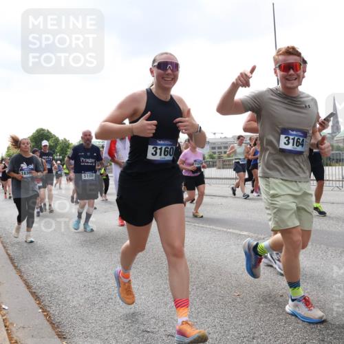29.06.2025 - hella hamburg halbmarathon Lena Gebhardt http://msf.ph/oto/8246227 29.06.2025 10:45:29 Lombardsbrücke 1033, 1060, 1085, 1685, 1713, 1798, 1983, 2008, 2216, 2217, 2550, 2657, 2664, 2917, 2973, 3160, 3164, 3357, 3377, 3879, 3993, 4099, 4102, 4186, 4224, 4306, 4337, 4388, 4504, 4820, 4851, 5044, 5099, 5108, 5190, 5339, 5636, 5949, 6150, 6509, 6763, 6788, 6911, 6922, 6980, 7283, 7530, 7541, 7699, 7859, 7912, 8594, 8605, 8745, 8762, 9620, 10030, 10182, 10225, 10562, 10566, 11314, 12198, 12332, 12334 meine-sportfotos.de