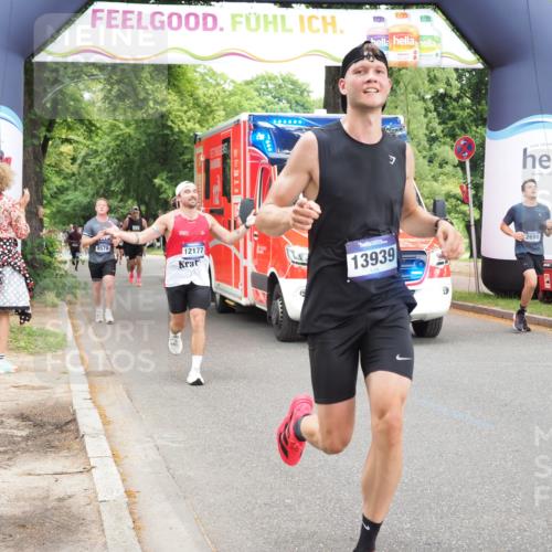 29.06.2025 - hella hamburg halbmarathon MichiJ http://msf.ph/oto/8246235 29.06.2025 10:51:05 Zwischen KM18-KM19 1733, 1851, 2463, 2698, 3572, 4120, 4985, 7333, 10824, 12177, 12843, 13939, 16395, 17112, 17730, 19241 meine-sportfotos.de