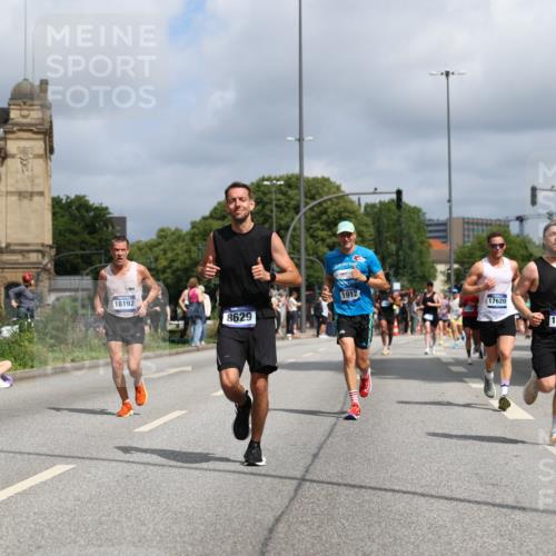 29.06.2025 - hella hamburg halbmarathon Yannick Fuchs http://msf.ph/oto/8246243 29.06.2025 10:35:13 20KM 1677, 1882, 1912, 2324, 2568, 2714, 2949, 3332, 4843, 4889, 5007, 5014, 5026, 5050, 5410, 5745, 5916, 6080, 6429, 7080, 7284, 8074, 8370, 8465, 8629, 8966, 9979, 10369, 10934, 10968, 10978, 11767, 11959, 12365, 12540, 12704, 13029, 13158, 13667, 14092, 14820, 15164, 15493, 15542, 15689, 16201, 16249, 16347, 16599, 17214, 17620, 17724, 17971, 18173, 18192, 18399 meine-sportfotos.de