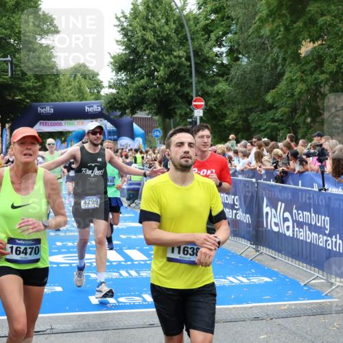 29.06.2025 - hella hamburg halbmarathon Zöllner http://msf.ph/oto/8246246 29.06.2025 10:57:08 Ziel 1485, 4261, 4299, 11143, 11638, 13691, 14408, 14588, 15726, 16470, 16909, 17617, 18208, 18719, 19091 meine-sportfotos.de